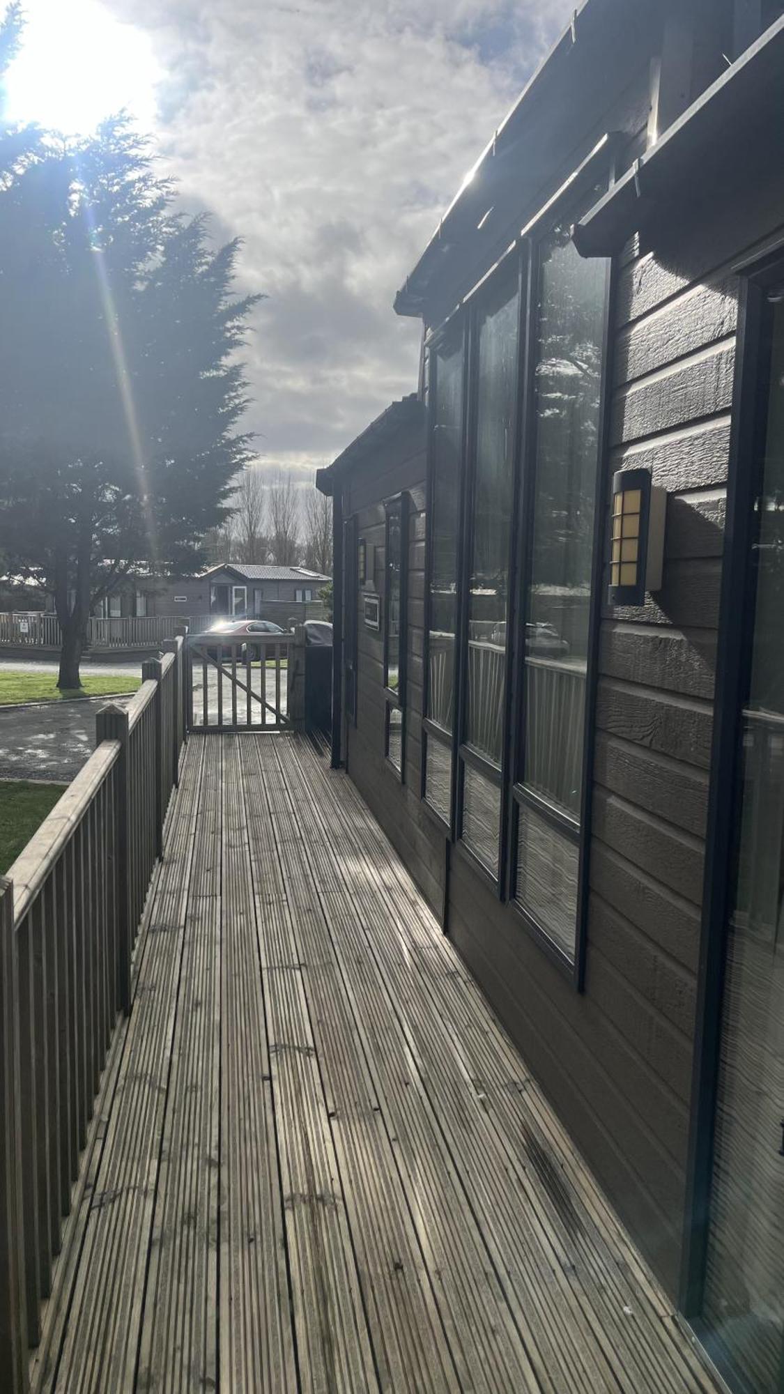 Pet Friendly 2-Bed Lodge Near Preston & Blackpool Exterior photo